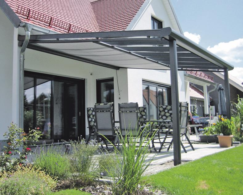 Ein Terrassendach in Alu-Ausführung kommt bei einem Frühlingsschauer genau richtig. scadeo.com Ein Terrassendach in Alu-Ausführung kommt bei einem Frühlingsschauer genau richtig. scadeo.com